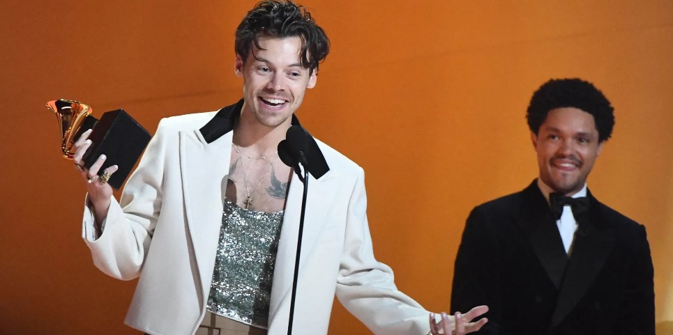 Harry Style and Trevor Noah at the Grammys 2023 Freddie Magazine